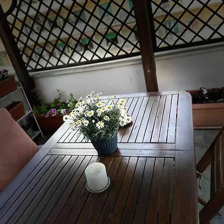 Delizioso Con Terrazza In Lägenhet Rom