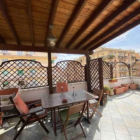 Delizioso Con Terrazza In Lägenhet *